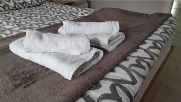 1 bedroom, desk, iron/ironing board, free WiFi