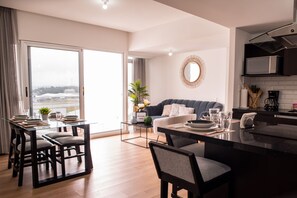 Dining - Airport view, luxury and central location. (Ciudad de Guatemala)