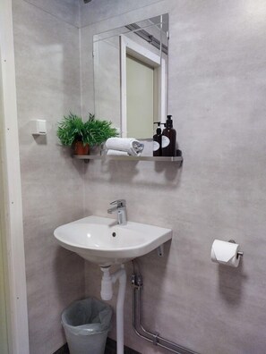 Comfort Double Room | Bilik Mandi