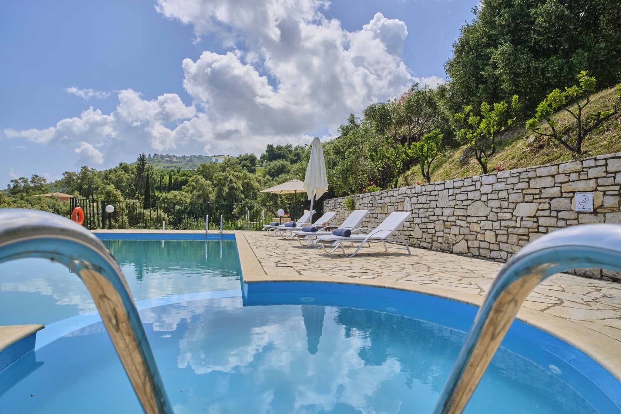 حمّام سباحة خارجي