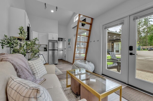 Living area - Whistler Studio (Ellicottville)