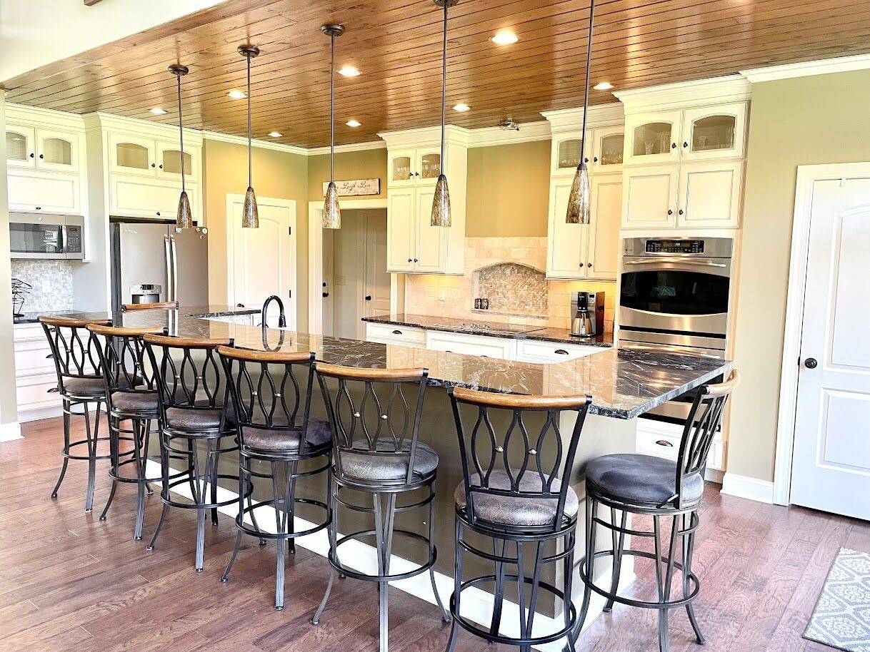 Beautiful Spacious Country Home, Relaxing Atmosphere located 1.5m from I-85. 