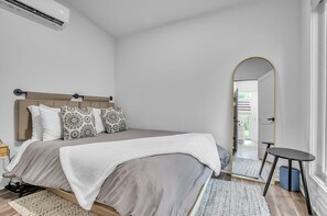 1 bedroom, WiFi, bed sheets - Vail Bungalow (Ellicottville)