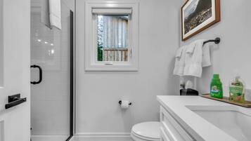 Secador de pelo y toallas