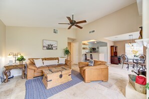 Smart-TV, Kamin, Bücher