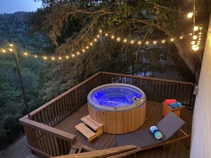 Terrace/patio - WOW! 4BR Cabin w/ EPIC Lake Views, Hot Tub, Lake Access. Arcade Games. Pets OK (Lake Arrowhead)