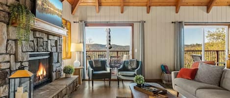 スマートテレビ、暖炉、テレビゲーム