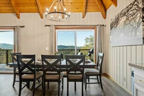 Dining - WOW! 4BR Cabin w/ EPIC Lake Views, Hot Tub, Lake Access. Arcade Games. Pets OK (Lake Arrowhead)