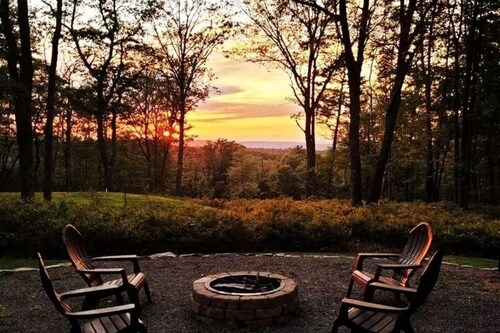 Modern, Private Cabin 20 Minutes From Penn State, Breakfast Items Included