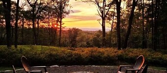 Modern, Private Cabin 20 Minutes From Penn State, Breakfast Items Included