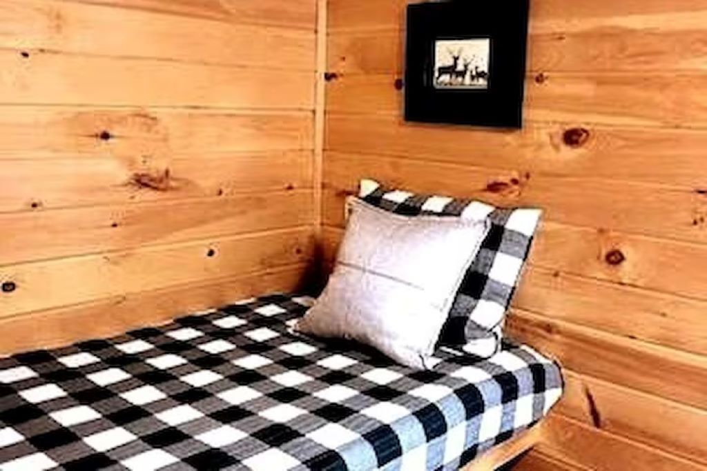 Modern, Private Cabin 20 Minutes From Penn State, Breakfast Items Included