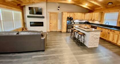 Cabin at Chitt's Creek , Welcome to Chitt's Creek!