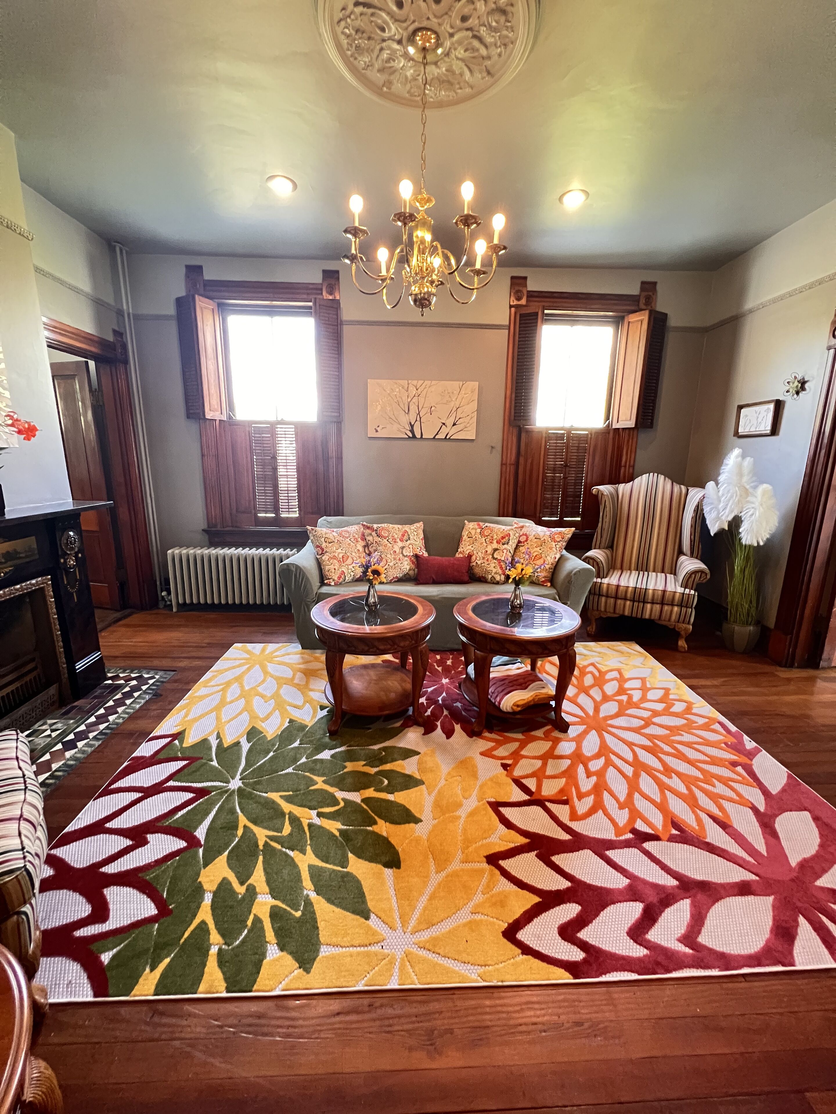 Regal Spacious House with Amazing Cincy View All Queen Beds