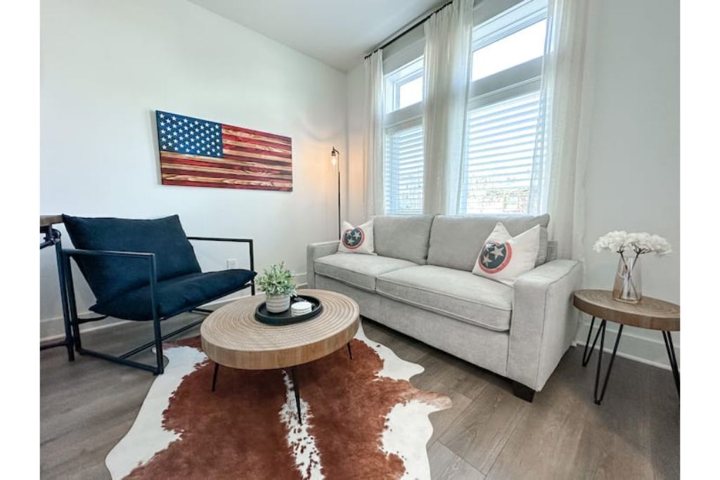 East Nashville Townhome - 8 Minutes to Broadway!