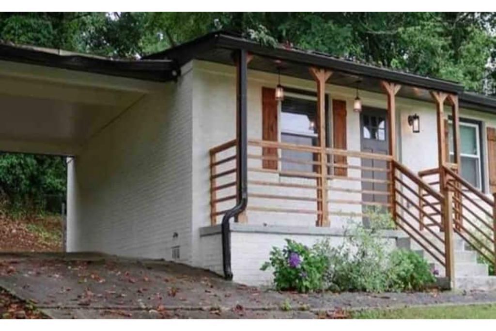 Blue Bungalow near Atlanta Airport
