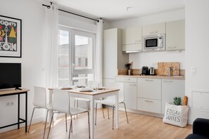 Mini-fridge, microwave, oven, stovetop