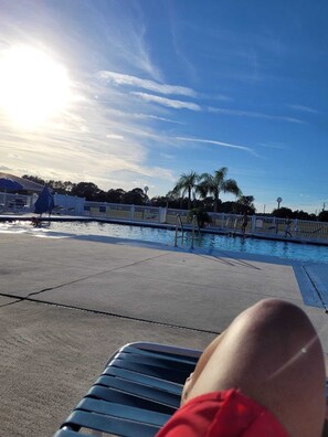 Piscina a l'aire lliure i piscina climatitzada 