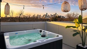 Outdoor spa tub - Paradise Palace Best Rooftop in HTX w/ Hot Tub (Houston)