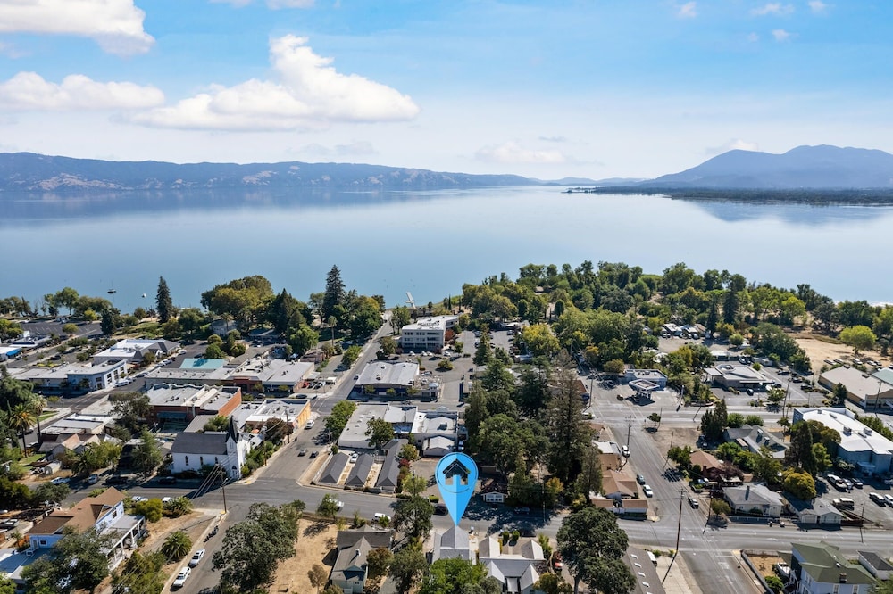 Lakeport Charmer near downtown and boat ramp !