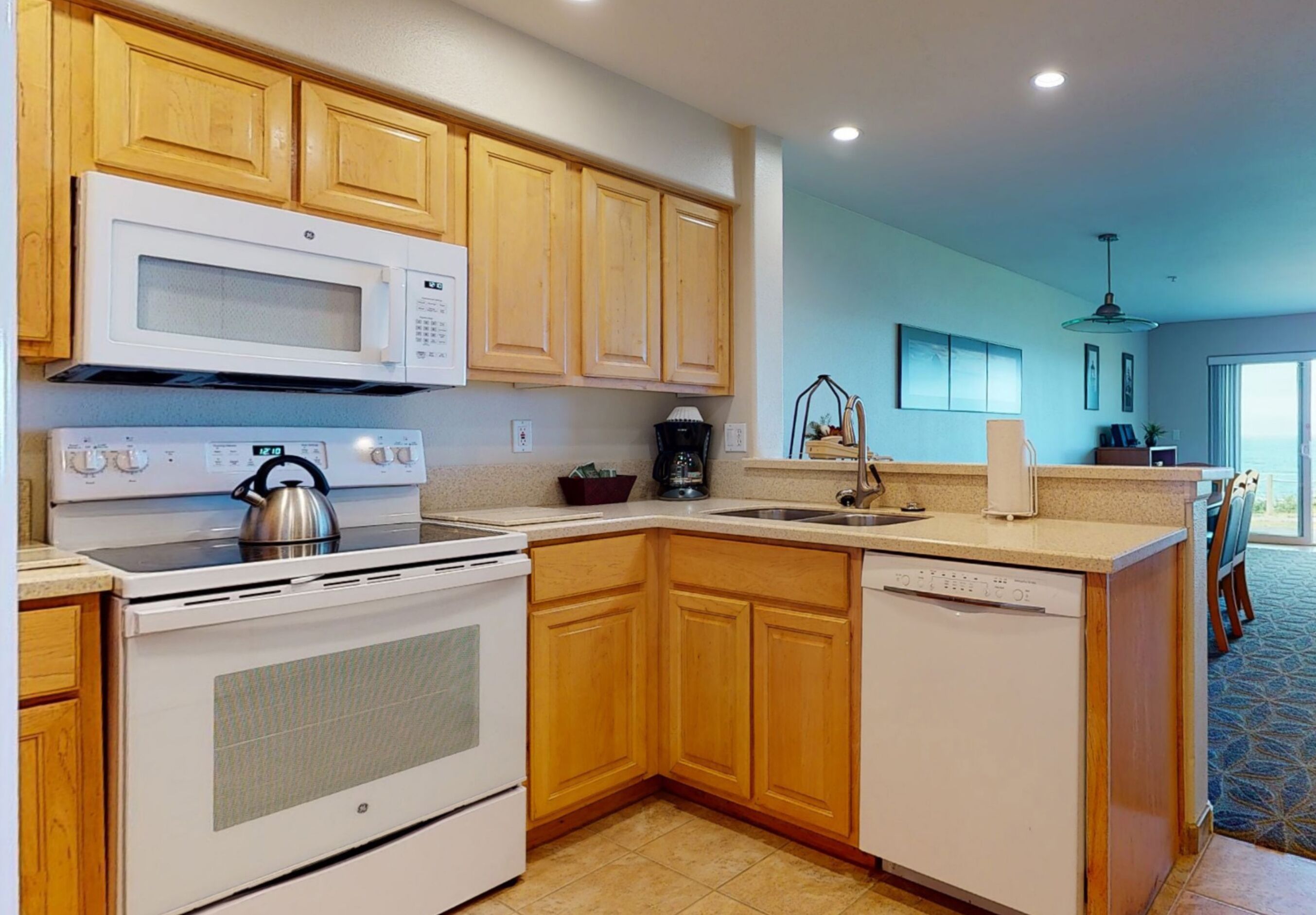 Coffee/tea maker, fridge, microwave, oven