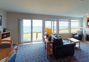TV, fireplace, DVD player - Whale Pointe - Ocean Front 2Bd2Ba - Assignment 6 (Depoe Bay)