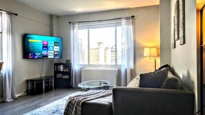 Una Smart TV, libros