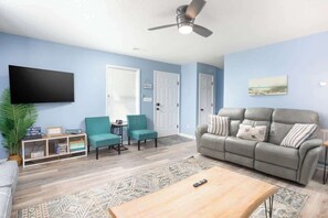 Smart TV, video games, DVD player, offices - ONE More Happy Day-3BR/3BA Beach House-Sleeps 11 (North Myrtle Beach)