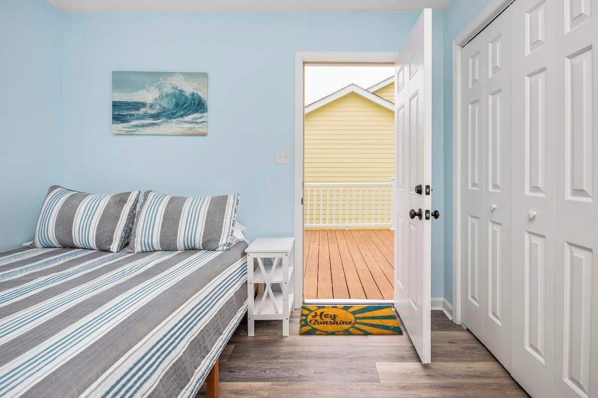 3 bedrooms, desk, iron/ironing board, travel cot