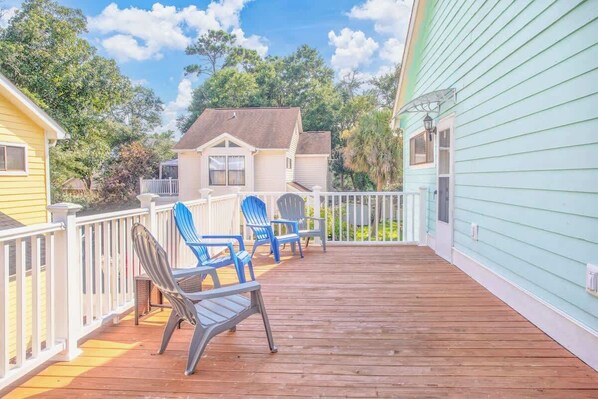 Terrace/patio - ONE More Happy Day-3BR/3BA Beach House-Sleeps 11 (North Myrtle Beach)