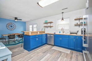 Fridge, microwave, oven, stovetop - ONE More Happy Day-3BR/3BA Beach House-Sleeps 11 (North Myrtle Beach)