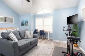 Smart-TV, Videospiele, DVD-Player, Arbeitsbereiche