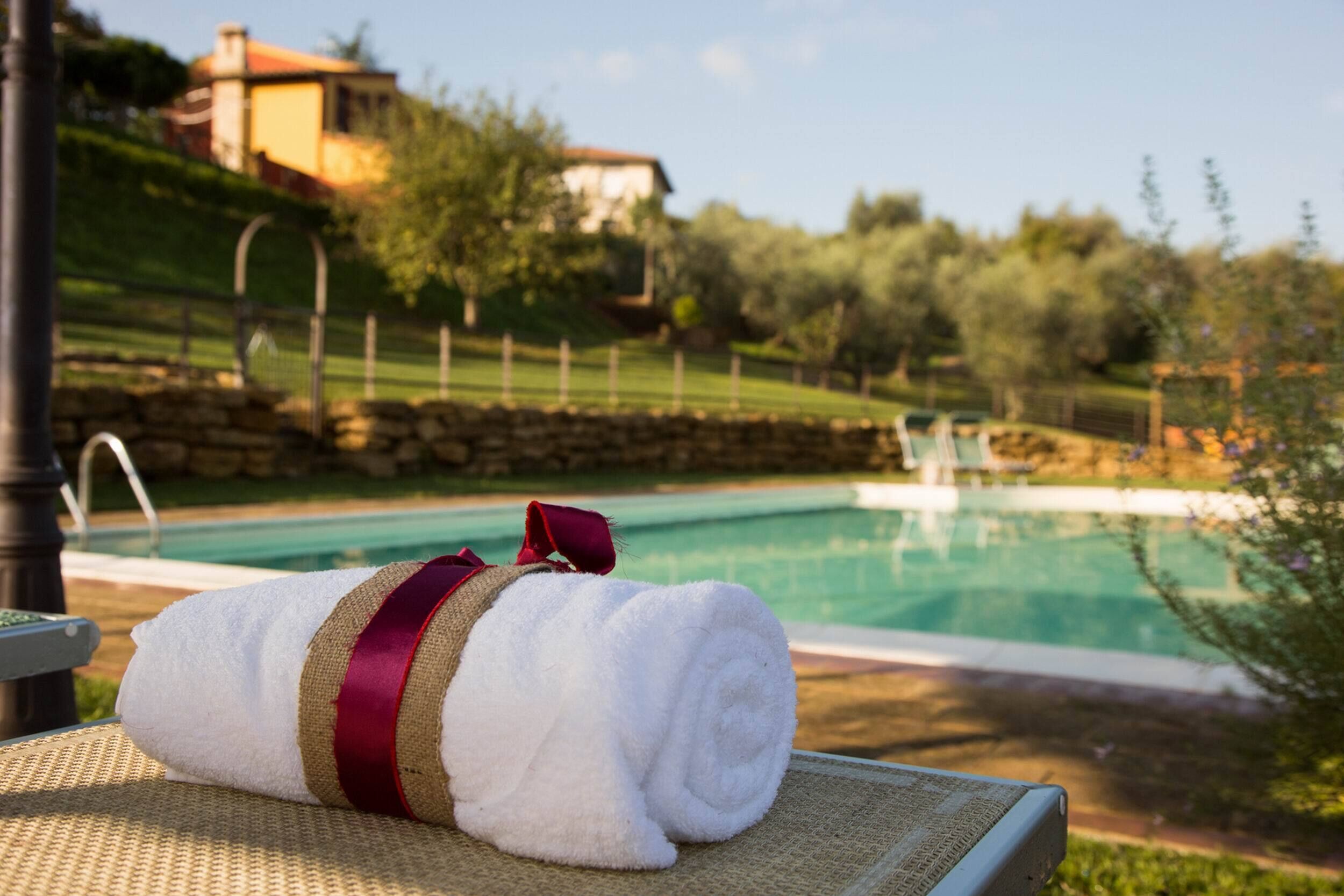 Flat in Lari, A/C, terrace, pool, restaurant, Wi-Fi, close to the village, ne