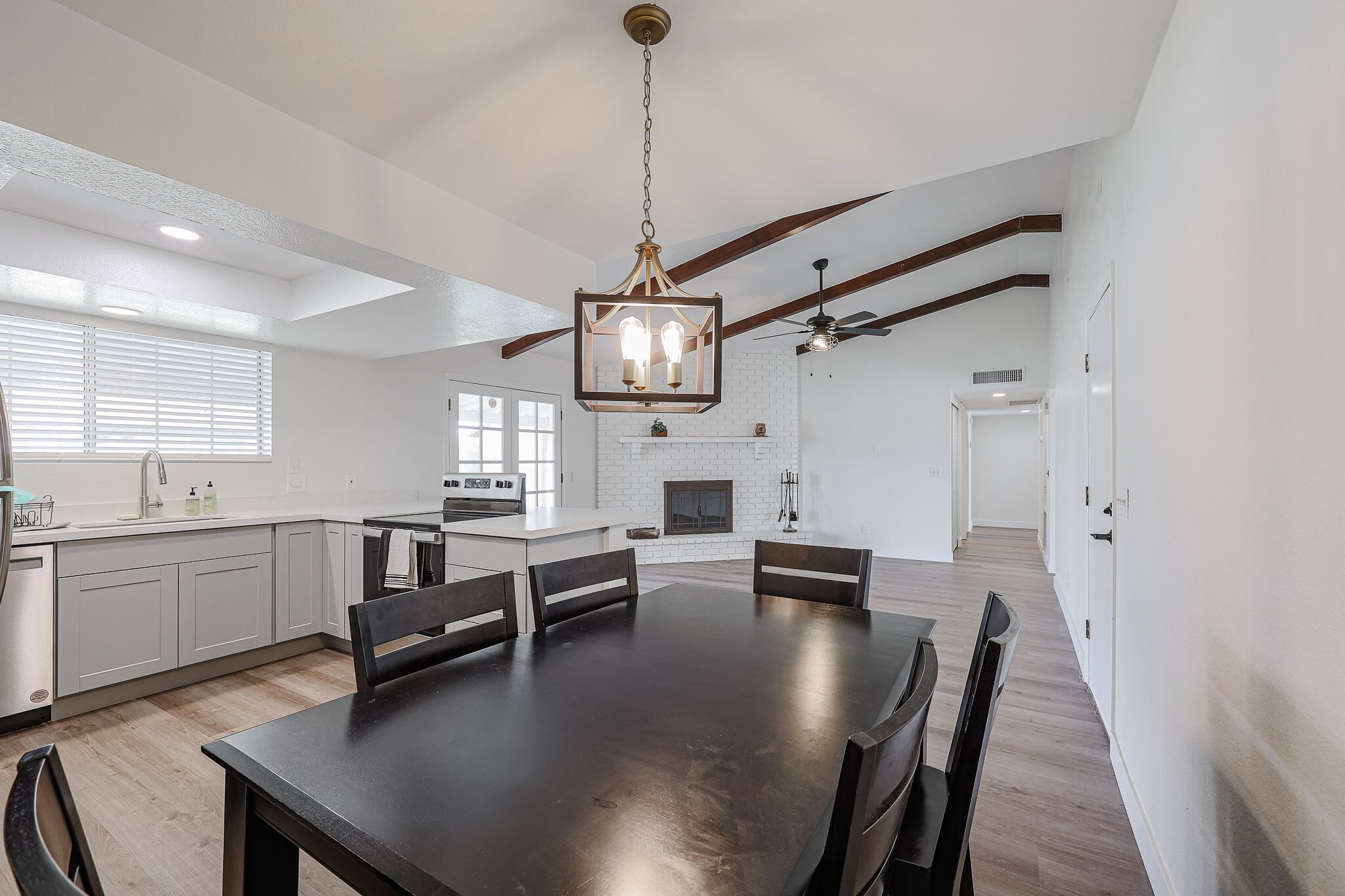 3 bedroom Modern Farmhouse Near Downtown Gilbert