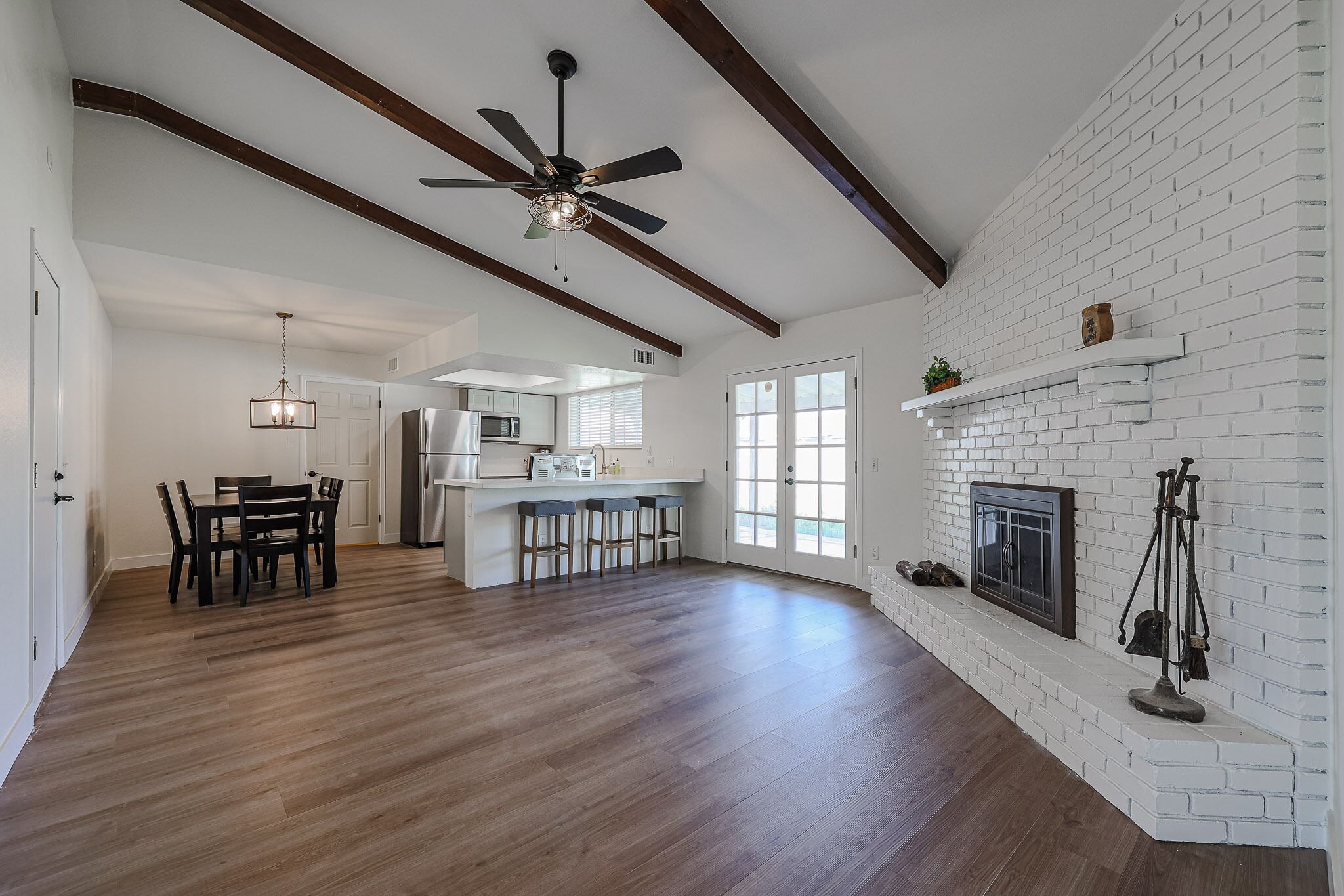 3 bedroom Modern Farmhouse Near Downtown Gilbert