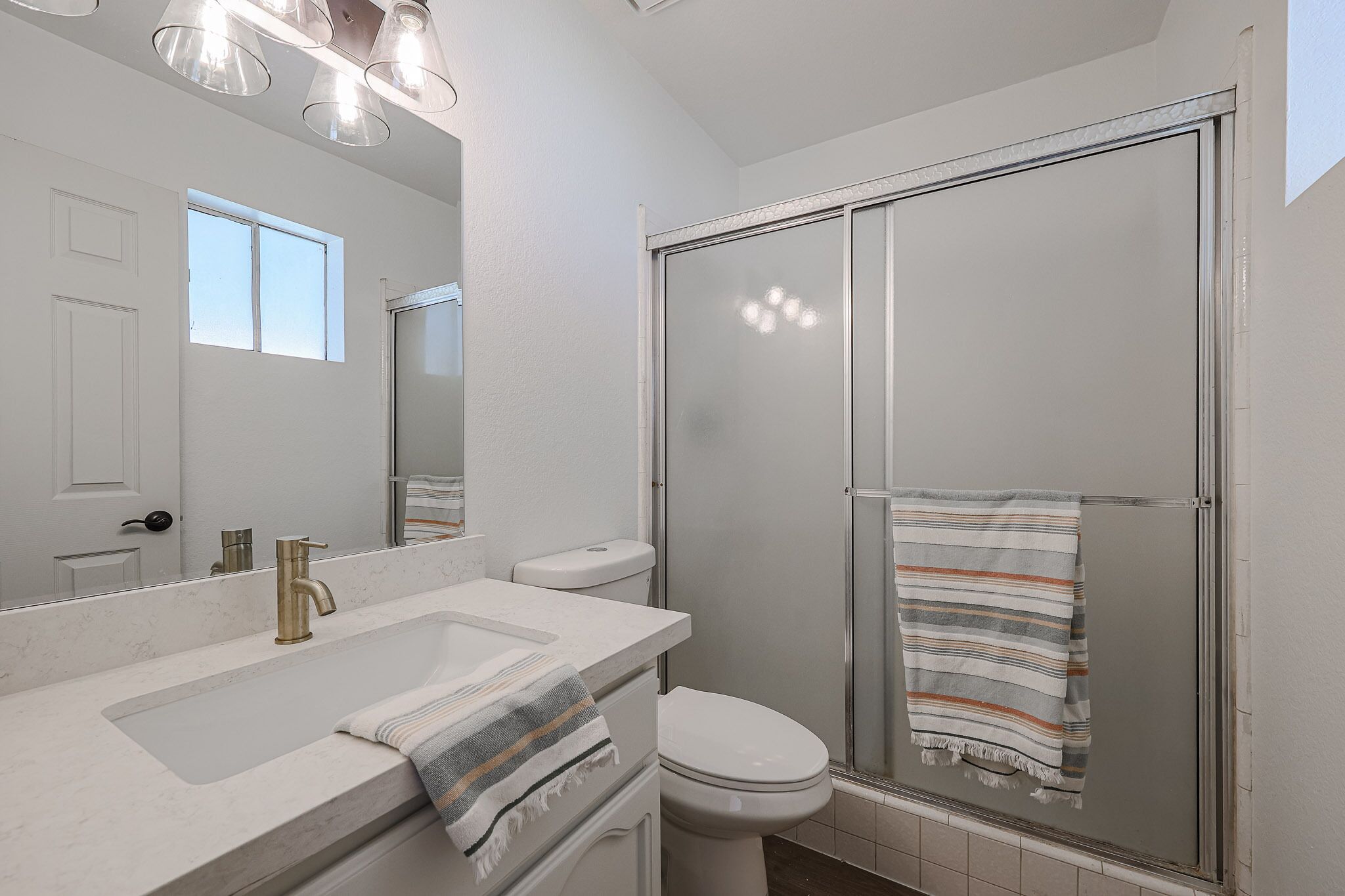 3 bedroom Modern Farmhouse Near Downtown Gilbert