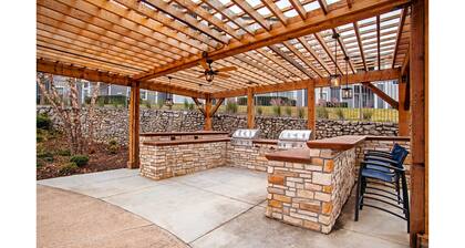 Cozy 1BD Near Walmart HQ | Long Stay Discounts R1