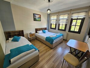 浪漫客房 | 隔音、免费 WiFi、床单