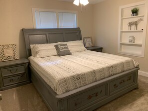 4 slaapkamers, een bureau, een strijkplank/strijkijzer, gratis wifi