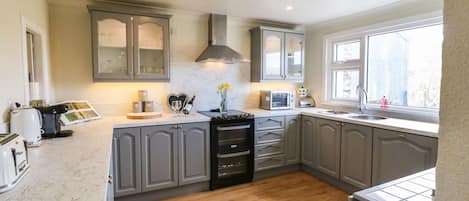 Dishwasher, cookware/dishes/utensils
