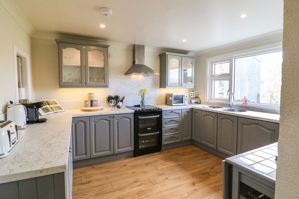 Dishwasher, cookware/dishes/utensils
