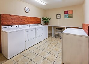 Interior - Nw Near Six (San Antonio)