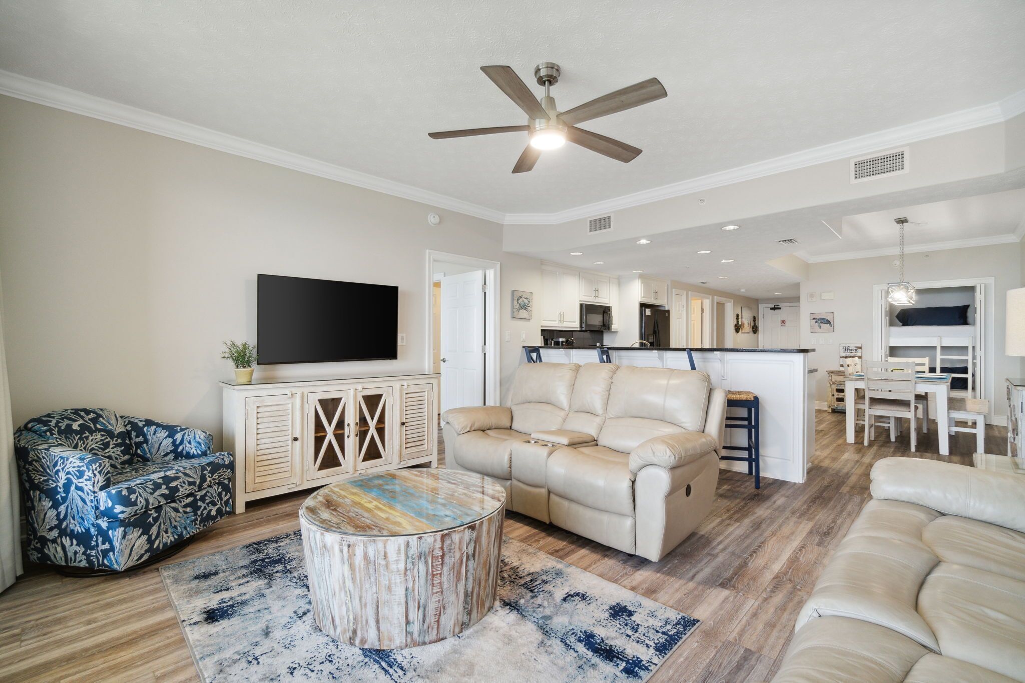 Gorgeous Pet Friendly Condo Directly on the Beach