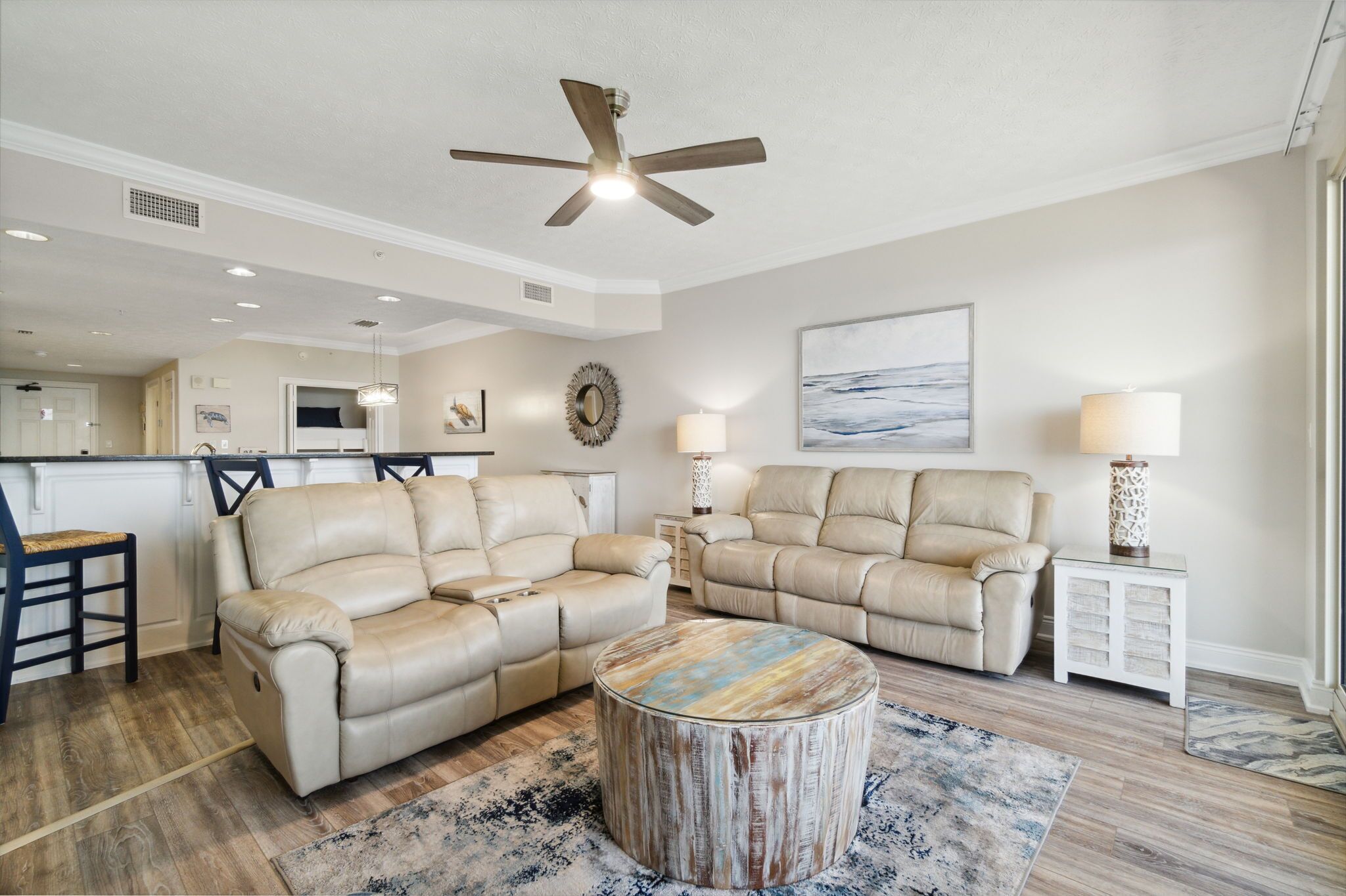 Gorgeous Pet Friendly Condo Directly on the Beach