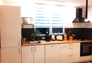 Fridge, microwave, oven, stovetop