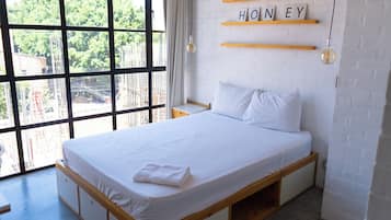 Minibar, wifi gratis y ropa de cama