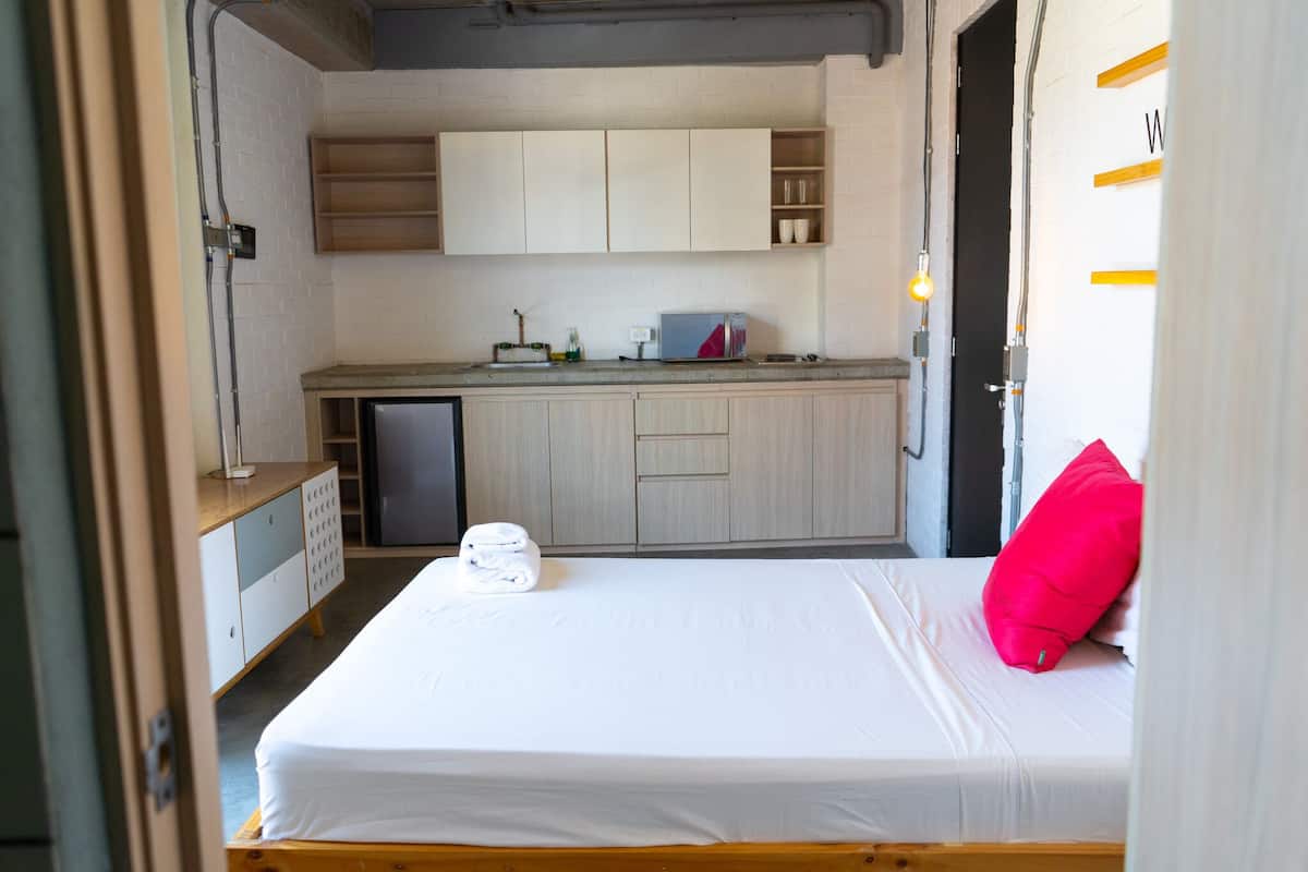 Een minibar, gratis wifi, beddengoed