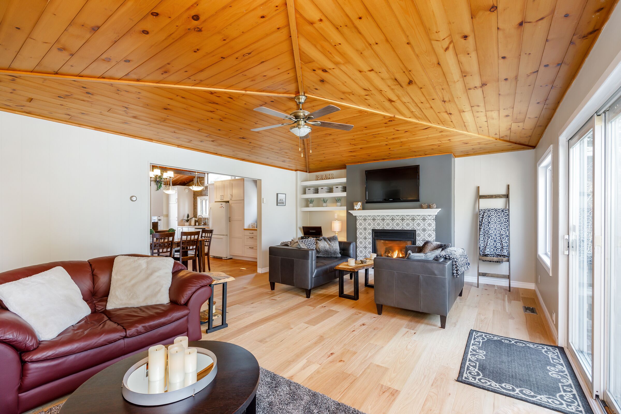 Lovely Little Lake House - A serene getaway close to the city