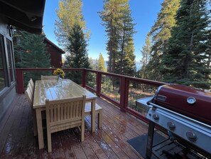 Outdoor dining - Lakeview, 4200sqft, SternPinball, EVcharger, fireplace, office+GameRm, Northstar (Tahoe Vista)