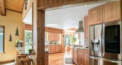 Lakeview, 4200sqft, SternPinball, EVcharger, fireplace, office+GameRm, Northstar