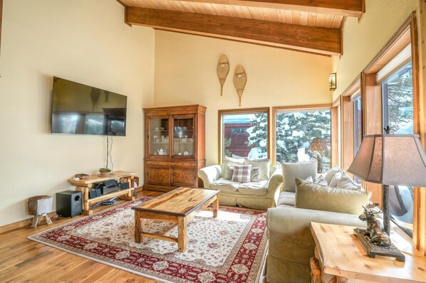 Smart TV, fireplace, DVD player, table football - Lakeview, 4200sqft, SternPinball, EVcharger, fireplace, office+GameRm, Northstar (Tahoe Vista)